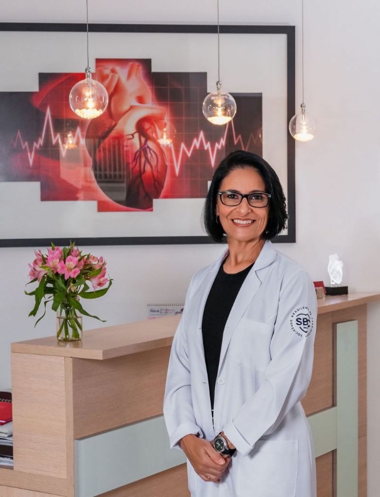 Dra. Cláudia Regina Bento na recepção do consultório